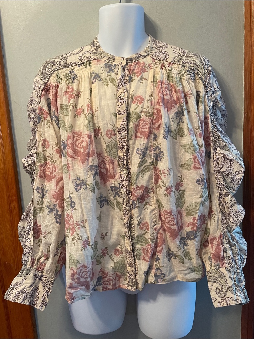 FREE PEOPLE Boho Floral Ruffle Button-Front Feminine Whimsical Cute Peasant Top